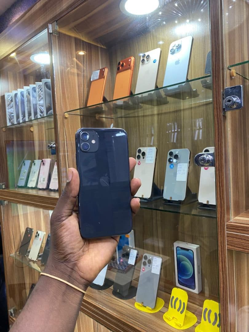 iPhone 11 64GB — Dark Blue