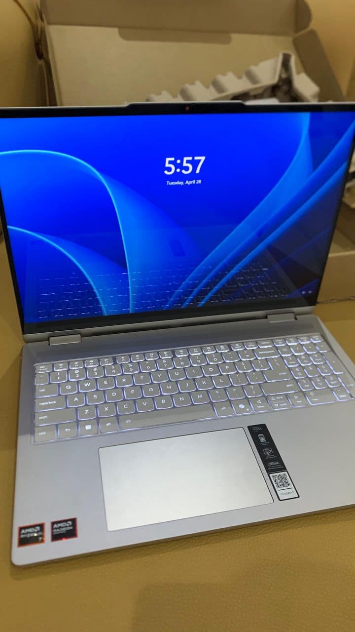 Lenovo i7 AMD Ryzen AI 1TB SSD 16GB RAM — Silver