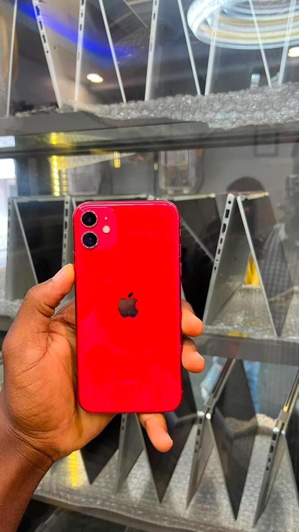 iPhone 11 64GB — Red