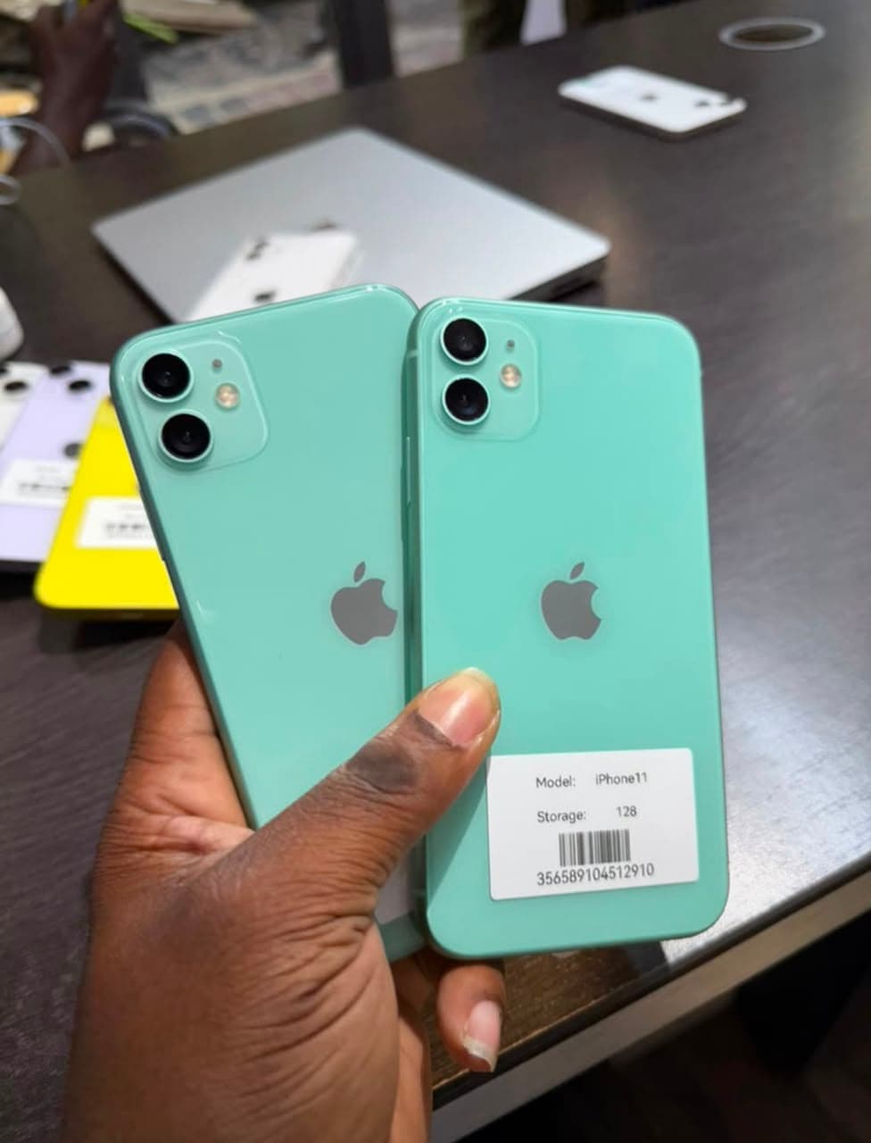iPhone 11 64GB — Turquoise